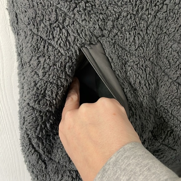 Patagonia Reversible Womens Sherpa Hooded Vest Dark Gray Size Small - Picture 4 of 11